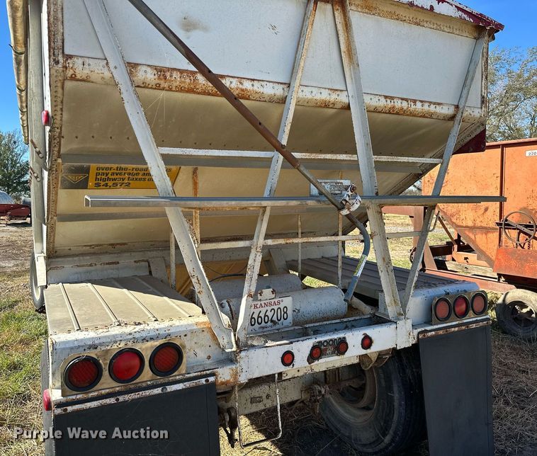 image for item KT9175 1980 Doon  Grain trailer
