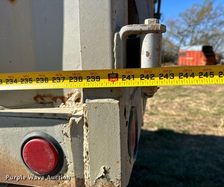 image for item KT9187 1977 International 4200  grain truck