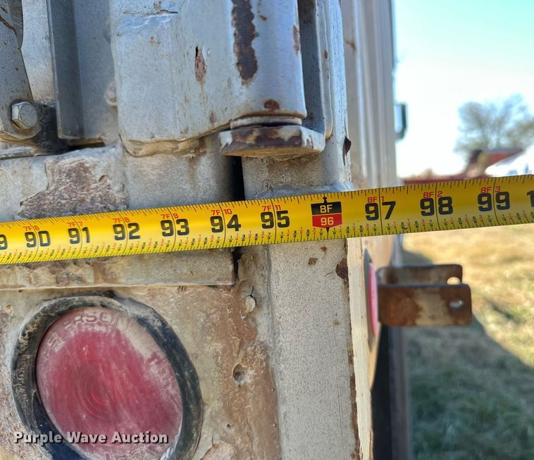 image for item KT9187 1977 International 4200  grain truck