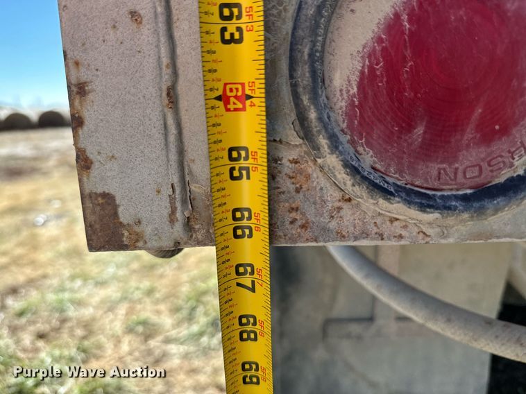 image for item KT9187 1977 International 4200  grain truck