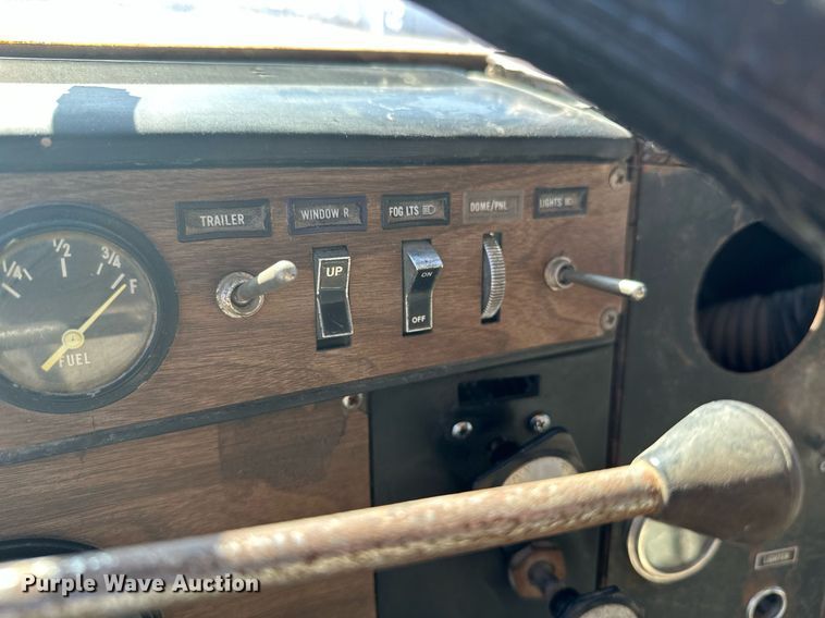 image for item KT9187 1977 International 4200  grain truck