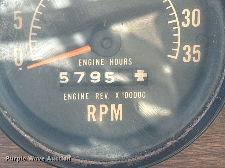 image for item KT9187 1977 International 4200  grain truck