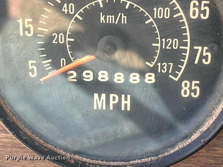 image for item KT9187 1977 International 4200  grain truck