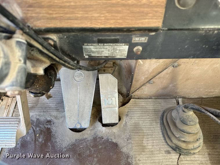 image for item KT9187 1977 International 4200  grain truck