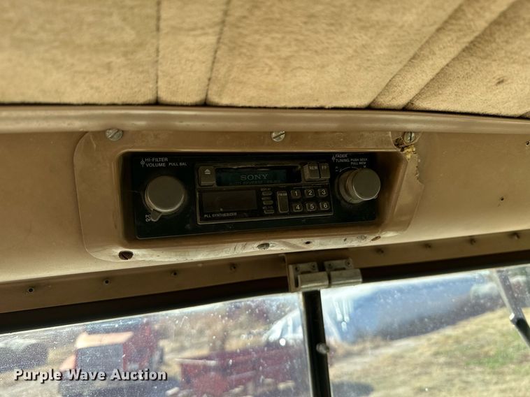 image for item KT9187 1977 International 4200  grain truck