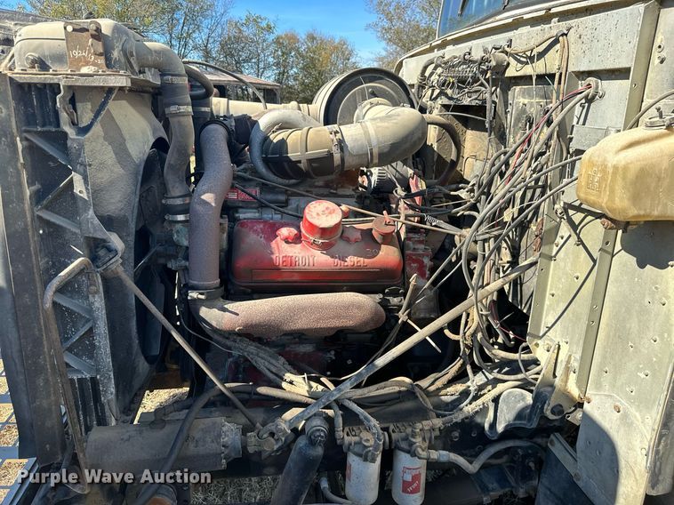 image for item KT9187 1977 International 4200  grain truck