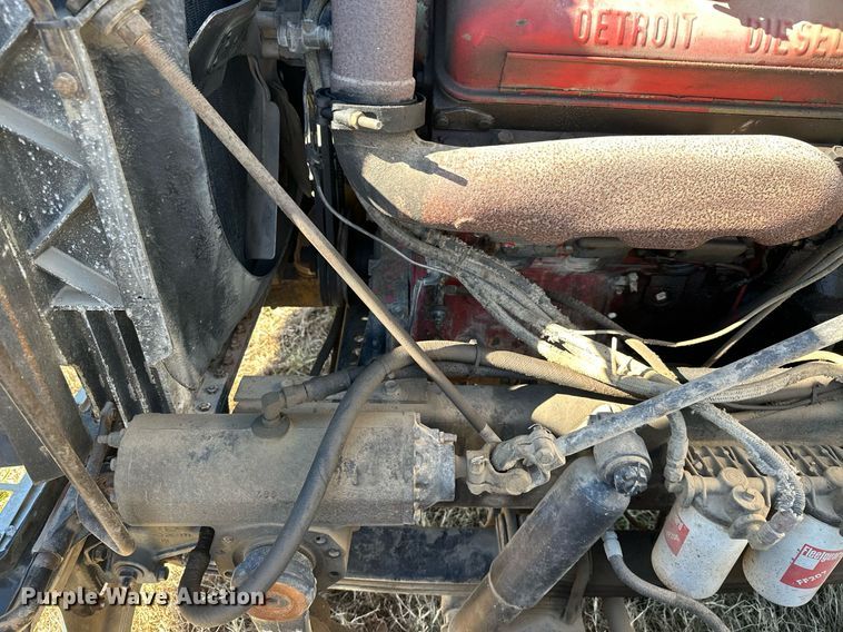 image for item KT9187 1977 International 4200  grain truck