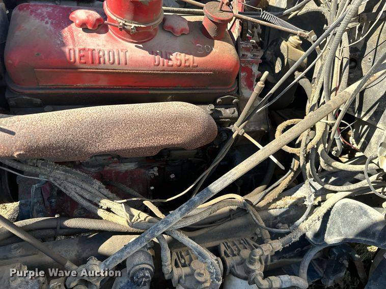 image for item KT9187 1977 International 4200  grain truck