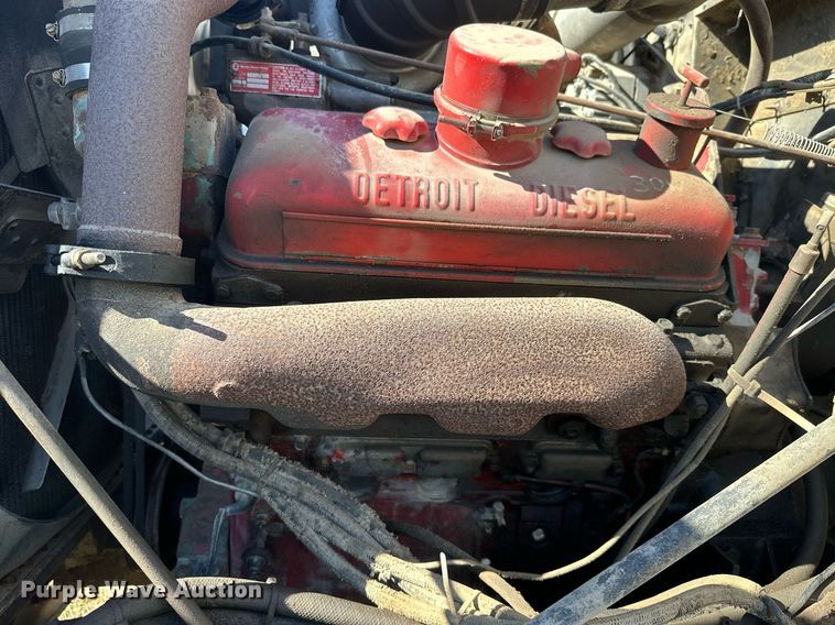 image for item KT9187 1977 International 4200  grain truck