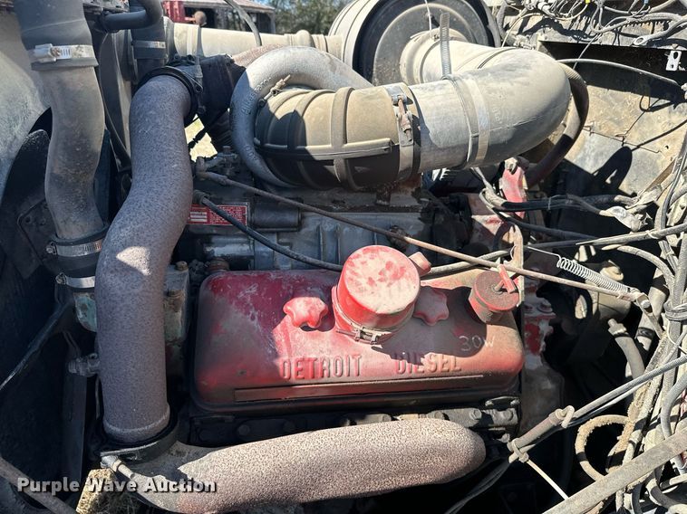 image for item KT9187 1977 International 4200  grain truck