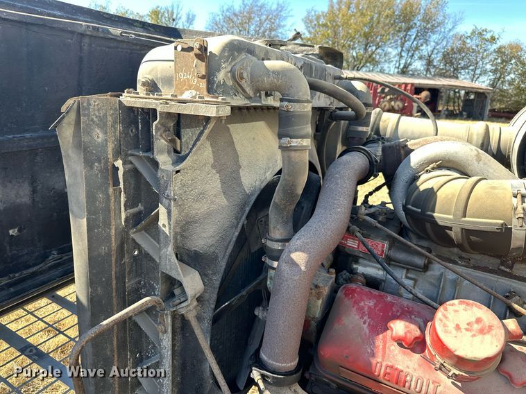 image for item KT9187 1977 International 4200  grain truck