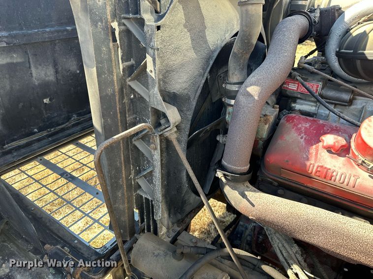 image for item KT9187 1977 International 4200  grain truck