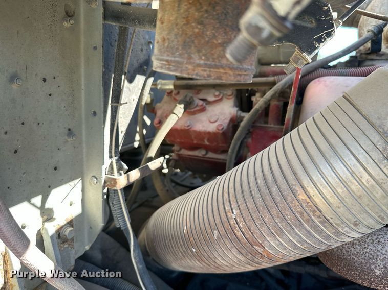 image for item KT9187 1977 International 4200  grain truck