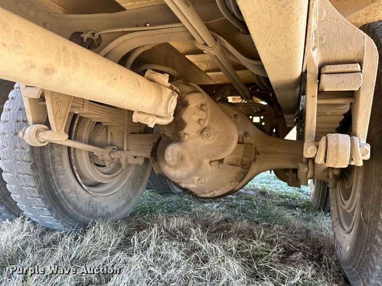 image for item KT9187 1977 International 4200  grain truck