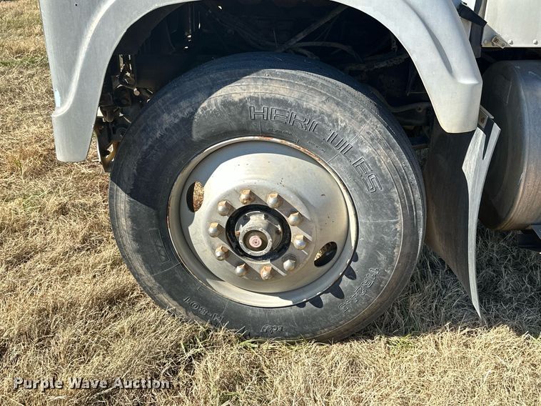 image for item KT9187 1977 International 4200  grain truck