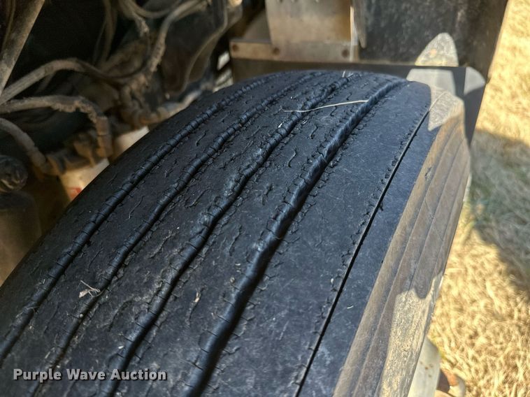 image for item KT9187 1977 International 4200  grain truck