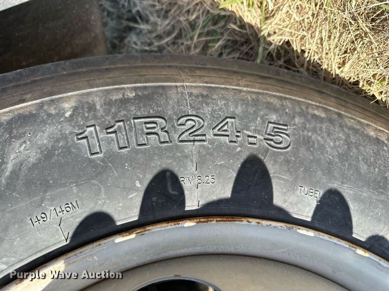 image for item KT9187 1977 International 4200  grain truck