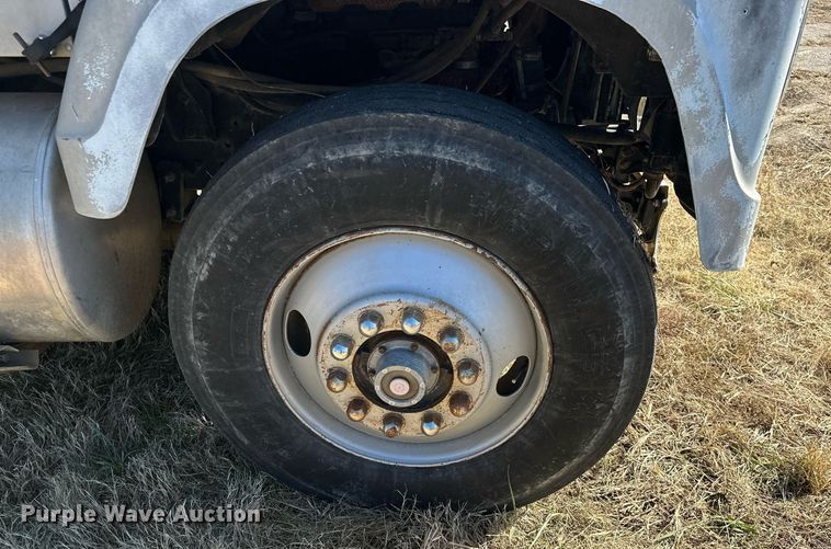 image for item KT9187 1977 International 4200  grain truck