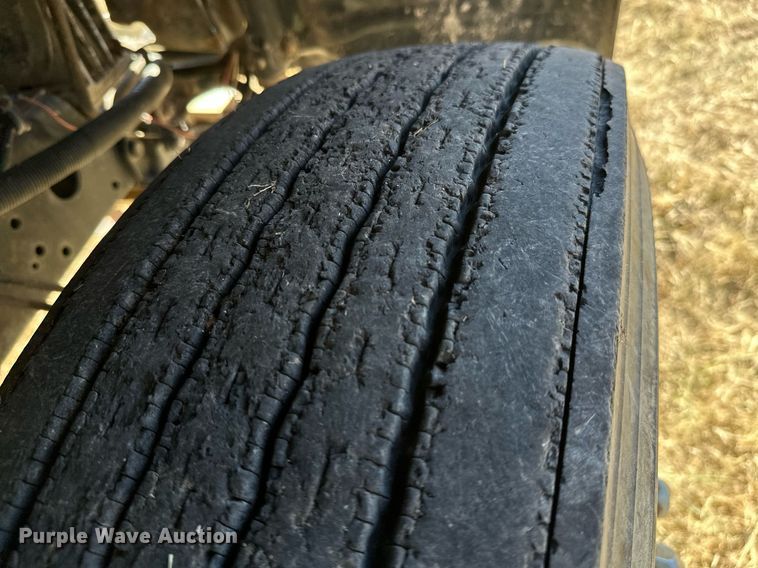 image for item KT9187 1977 International 4200  grain truck