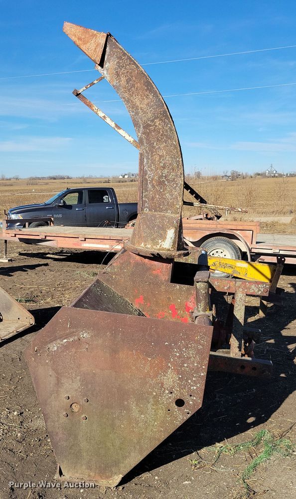 image for item LC9340 Lundell 3400  snow blower