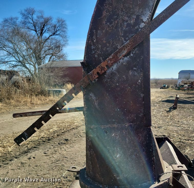 image for item LC9340 Lundell 3400  snow blower