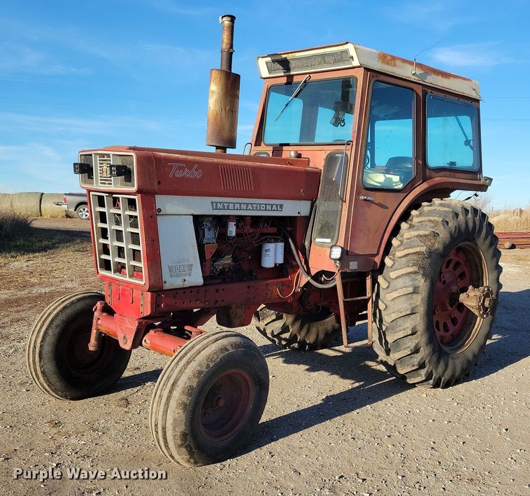 image for item LC9341 1974 International Farmall 1066  tractor