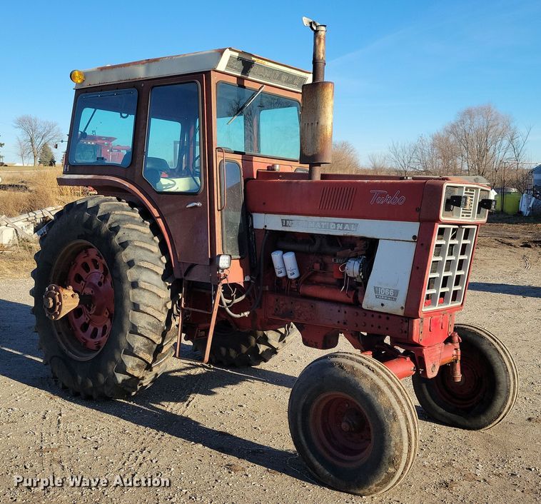 image for item LC9341 1974 International Farmall 1066  tractor