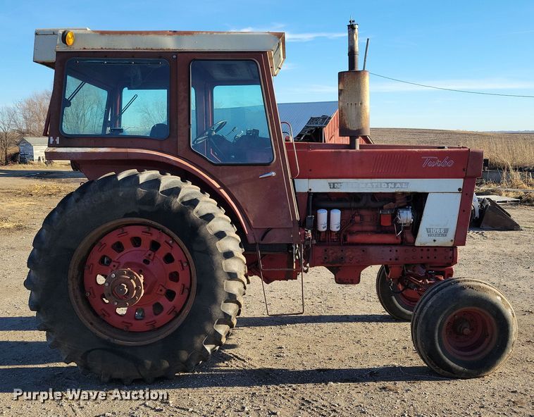 image for item LC9341 1974 International Farmall 1066  tractor