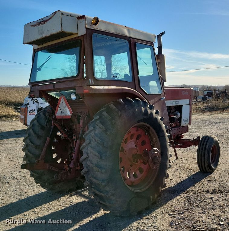 image for item LC9341 1974 International Farmall 1066  tractor