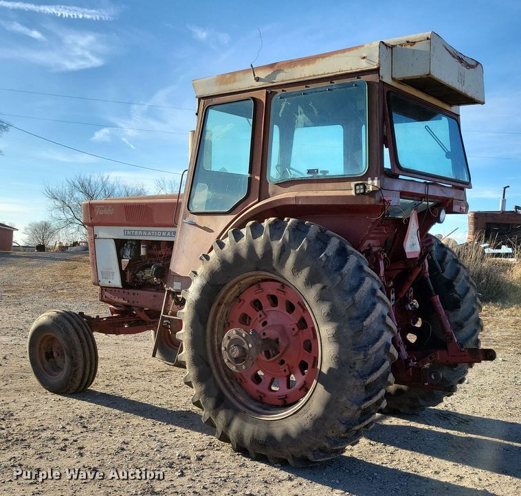 image for item LC9341 1974 International Farmall 1066  tractor