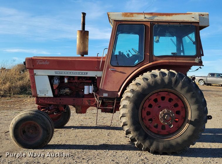 image for item LC9341 1974 International Farmall 1066  tractor