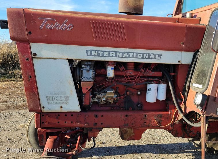 image for item LC9341 1974 International Farmall 1066  tractor