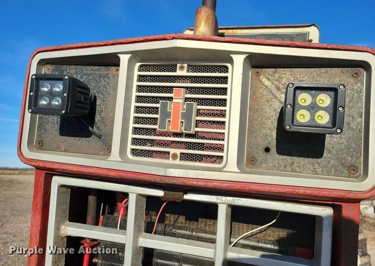 image for item LC9341 1974 International Farmall 1066  tractor