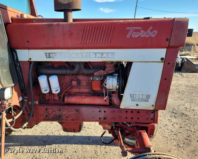 image for item LC9341 1974 International Farmall 1066  tractor