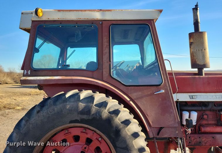 image for item LC9341 1974 International Farmall 1066  tractor