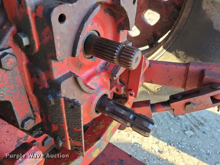 image for item LC9341 1974 International Farmall 1066  tractor