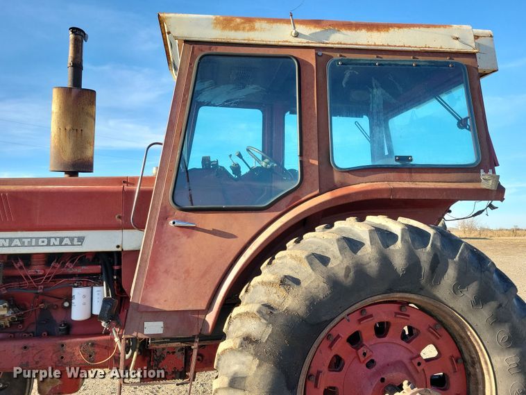 image for item LC9341 1974 International Farmall 1066  tractor