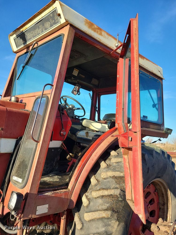 image for item LC9341 1974 International Farmall 1066  tractor