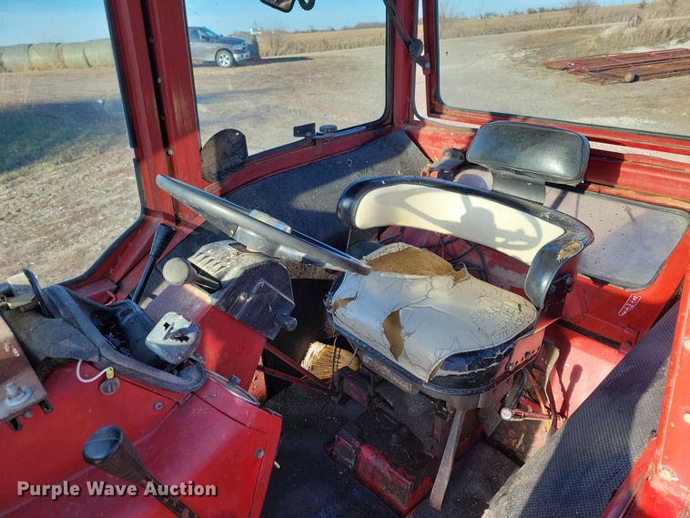 image for item LC9341 1974 International Farmall 1066  tractor