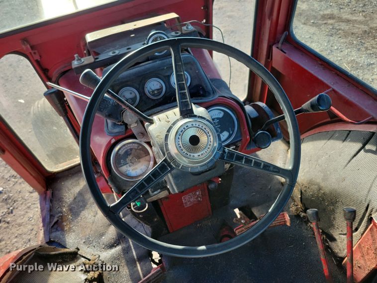 image for item LC9341 1974 International Farmall 1066  tractor