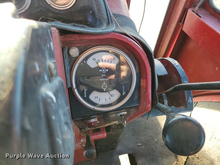 image for item LC9341 1974 International Farmall 1066  tractor