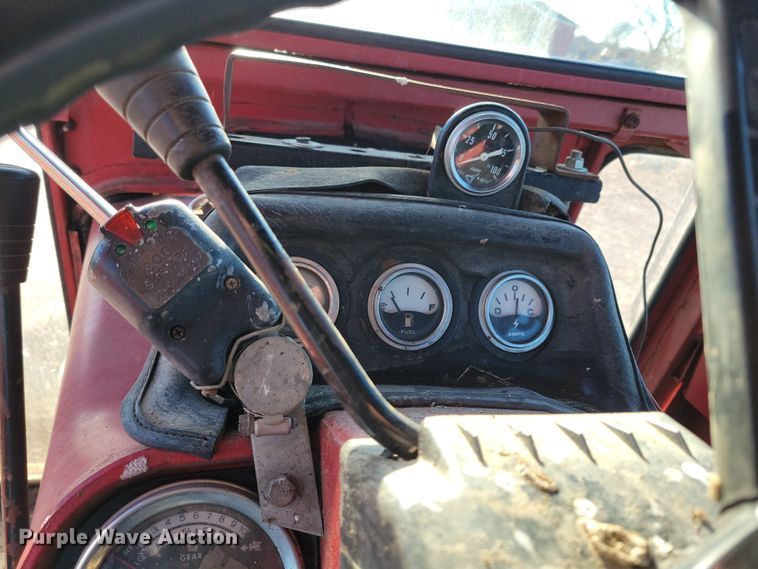image for item LC9341 1974 International Farmall 1066  tractor