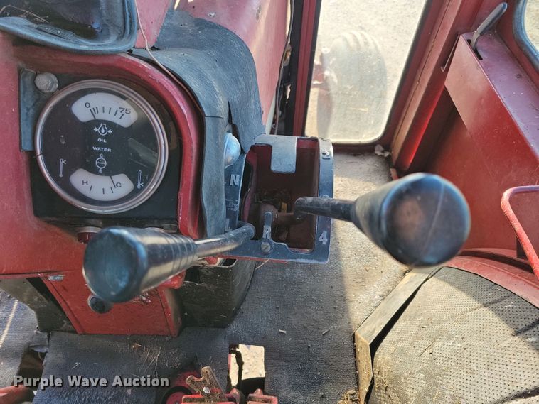 image for item LC9341 1974 International Farmall 1066  tractor