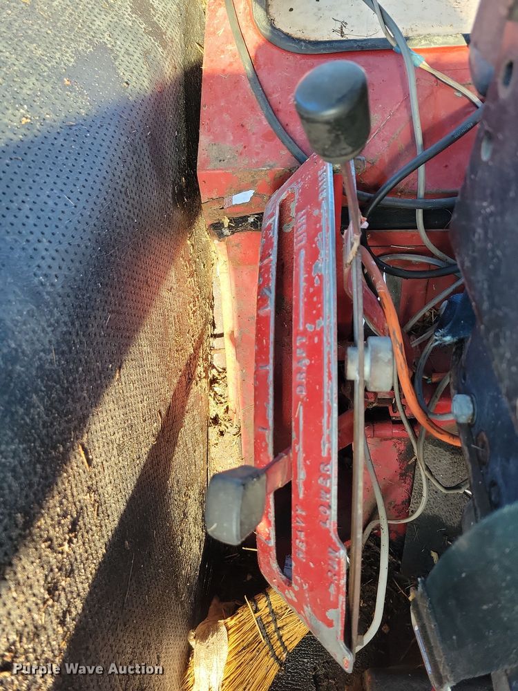 image for item LC9341 1974 International Farmall 1066  tractor