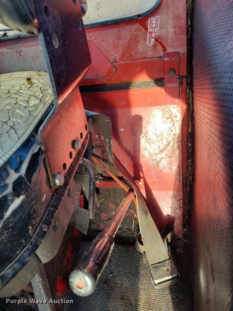 image for item LC9341 1974 International Farmall 1066  tractor