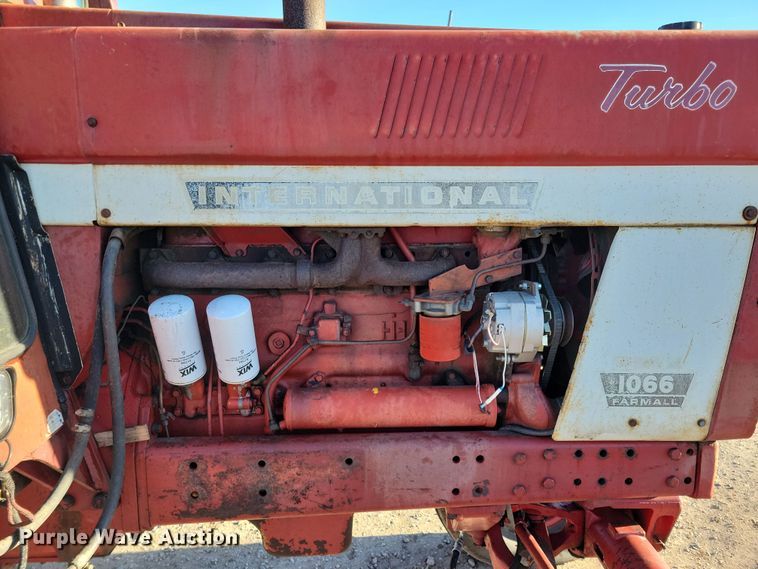 image for item LC9341 1974 International Farmall 1066  tractor