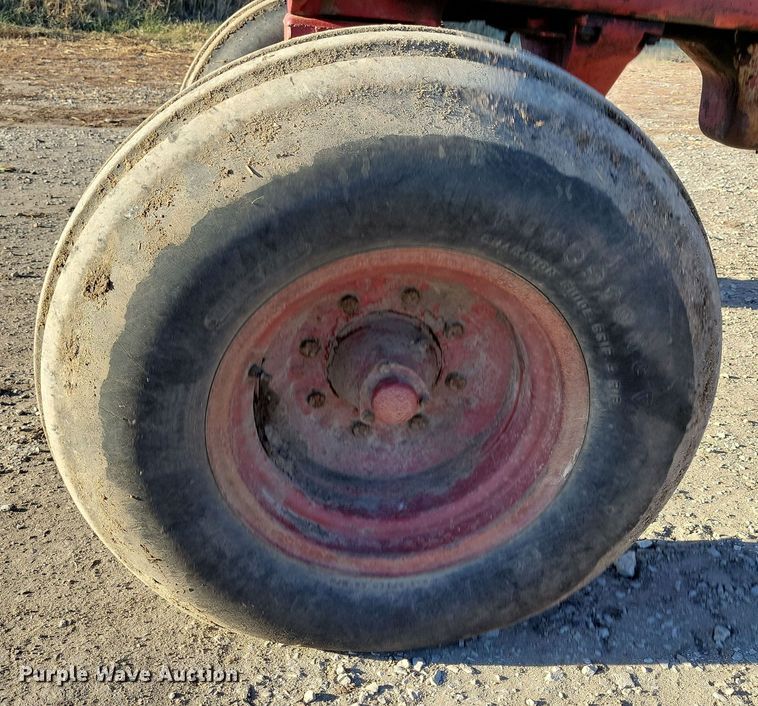 image for item LC9341 1974 International Farmall 1066  tractor