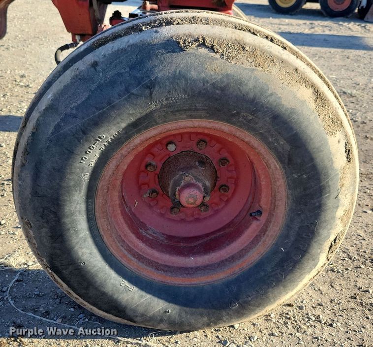 image for item LC9341 1974 International Farmall 1066  tractor