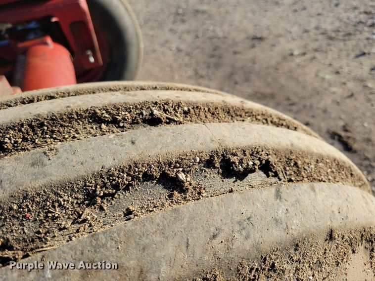 image for item LC9341 1974 International Farmall 1066  tractor