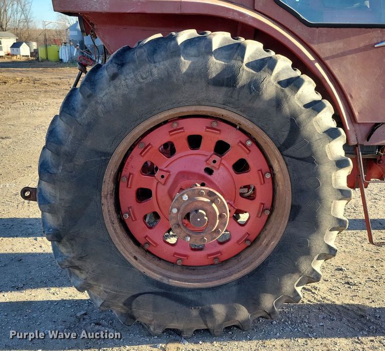 image for item LC9341 1974 International Farmall 1066  tractor